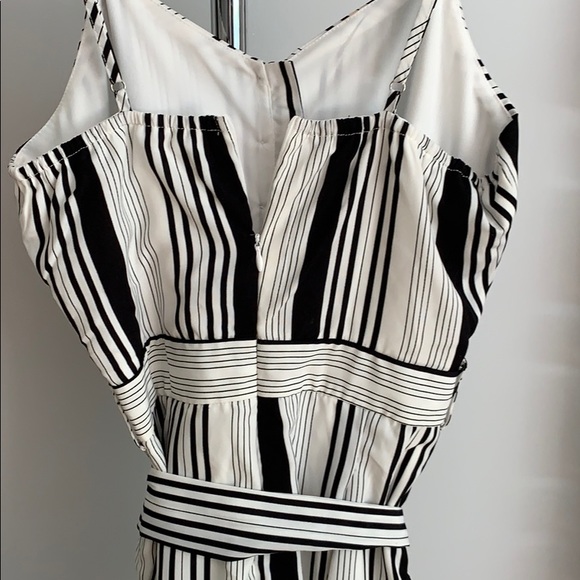 Boohoo shorts romper black and white strips - Picture 3 of 5